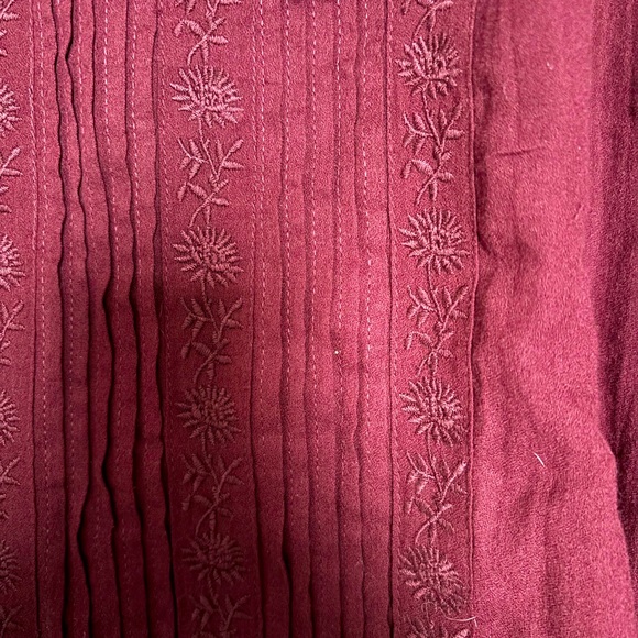 Lucky Brand embroidered round neck boxy blouse in Port Royale. - Picture 4 of 5